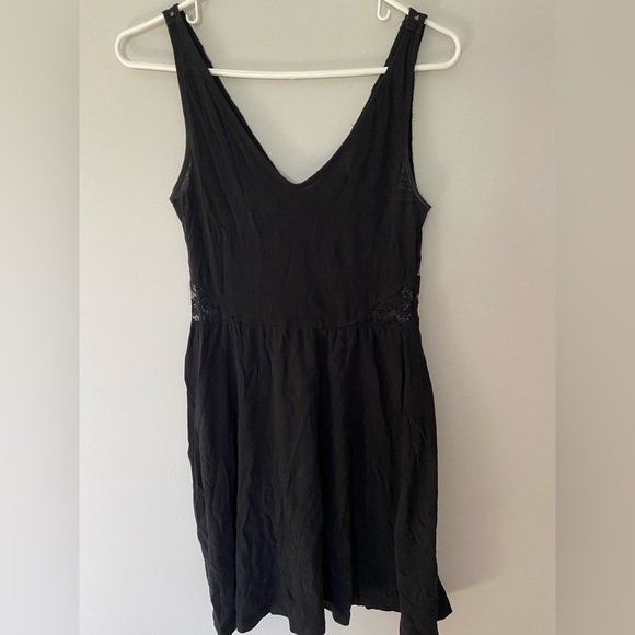 Black dress with lace detailing - Picture 1 of 2